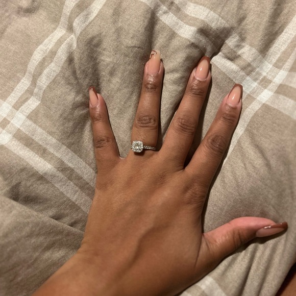 White gold engagement ring - Picture 5 of 6